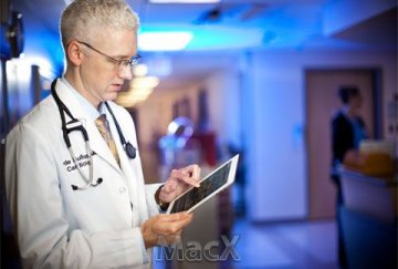 越来越多的医院采用iPad 病人和访客查询信息方便无比