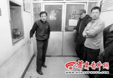 患者着急看病打医生耳光