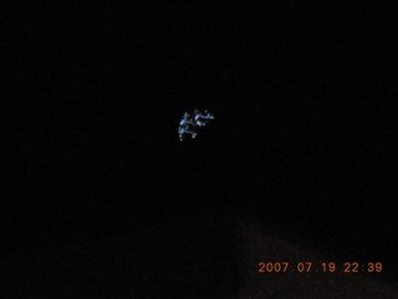长沙夜空出现不明飞行物