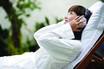 手机增加脑瘤风险！12招消除手机致癌隐患