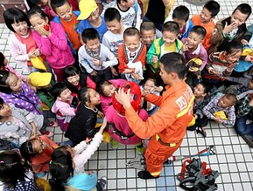 消防演练进校园