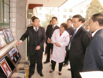 兰州市市长袁占亭强调要全面加强中医医疗机构基本建设