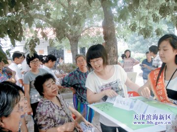 啥样的食品才安全 食品专业大学生为居民讲解