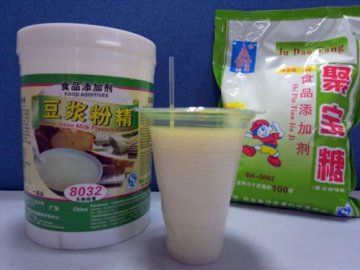 沈阳部分店铺用添加剂兑白开水生产豆浆
