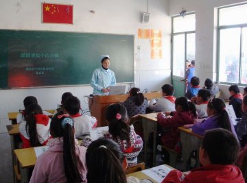 市中西医结合医院走进农民工子弟小学开展“预防踩踏，冬季安全记心