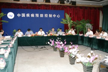 科技部卫生部领导来我中心考察科技工作