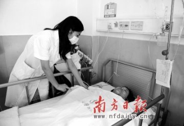 80后打工妹煤气中毒成“植物人” 被亲情唤醒