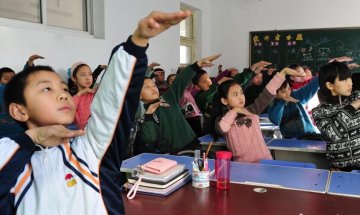 雾霾频频河北一小学独创“防霾”武术健身操