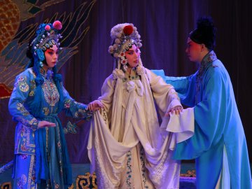 我校大学生艺术团梨杏飘香京剧社五周年专场演出圆满成功