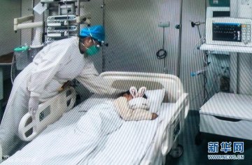 5.通过远程系统看到护士在照顾患者午休