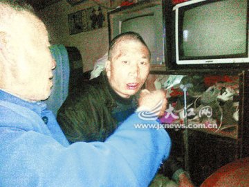 车祸伤者被鉴定为植物人能吃能喝引质疑