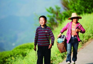 患病少年被用铁链锁5年续：医疗专家将为其义诊
