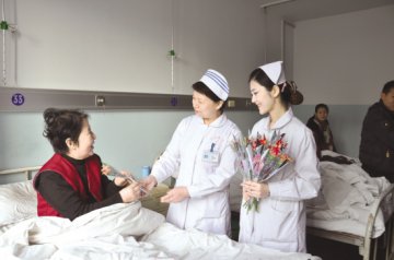 “三八”节温情暖病房