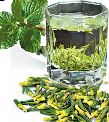 大暑时节防中暑 茶汤可解暑