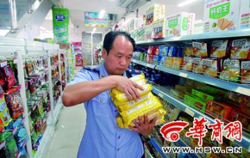 商城出售过期婴幼儿米粉称可以买回去喂狗