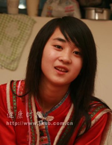 志愿者中的羌族少女