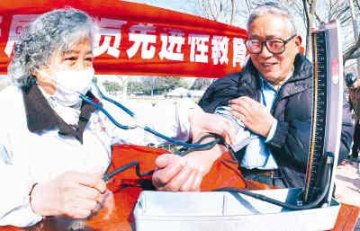 部分老专家民营医院行医为宣传 为钱当托儿