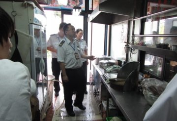 全市食品药品监管部门大力开展清理查处无证餐饮经营行为