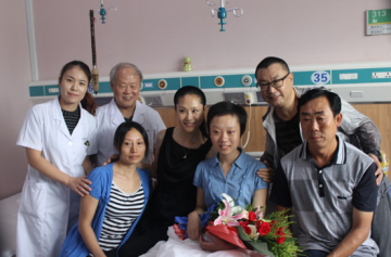 著名歌星于文华携手北京英博中西医结合医院用爱拯救花季“脑瘤”女孩