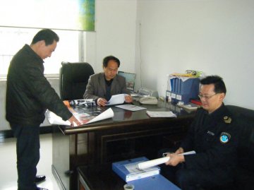 望江开展职业病防治宣传周监督员入厂宣传