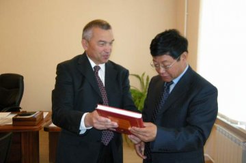 姜洪池书记率团参加俄罗斯海参崴国立医科大学建校50周年校庆