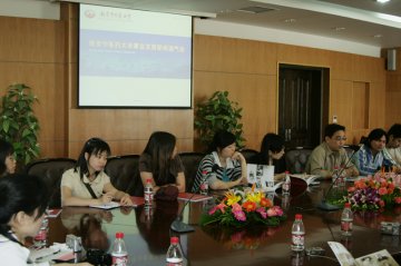 “江苏教育网上行”新闻采访团访问我校