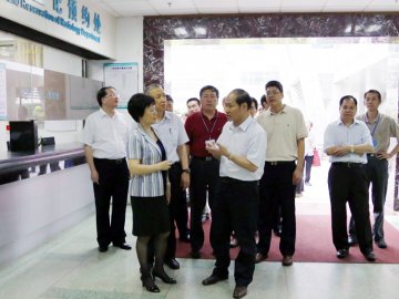 朱淑芳厅长到部分省属医疗卫生单位调研