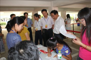 我校圆满完成2011级新生入学报到工作
