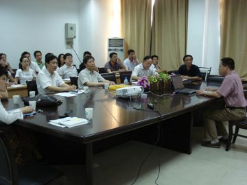 我校药学院和省方剂研究重点实验室联合举办青年科技人员参与相关课题研究座谈会