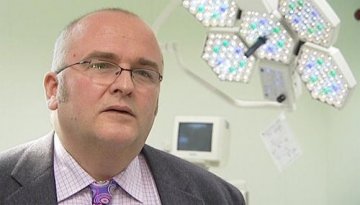 英国名医在病人器官上刻下“SB”签名遭停职